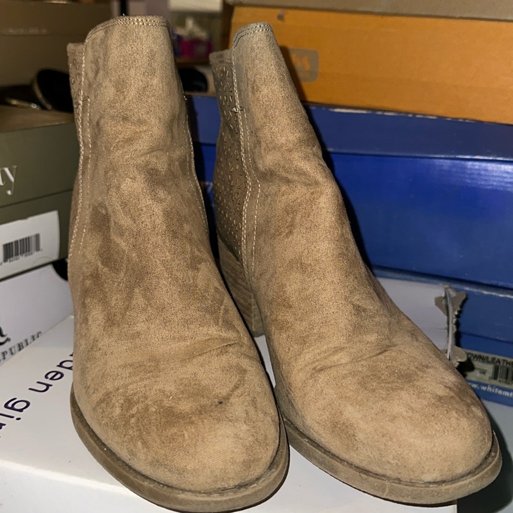 Mother’s closet/ Tan-ish/ brown wedge heel